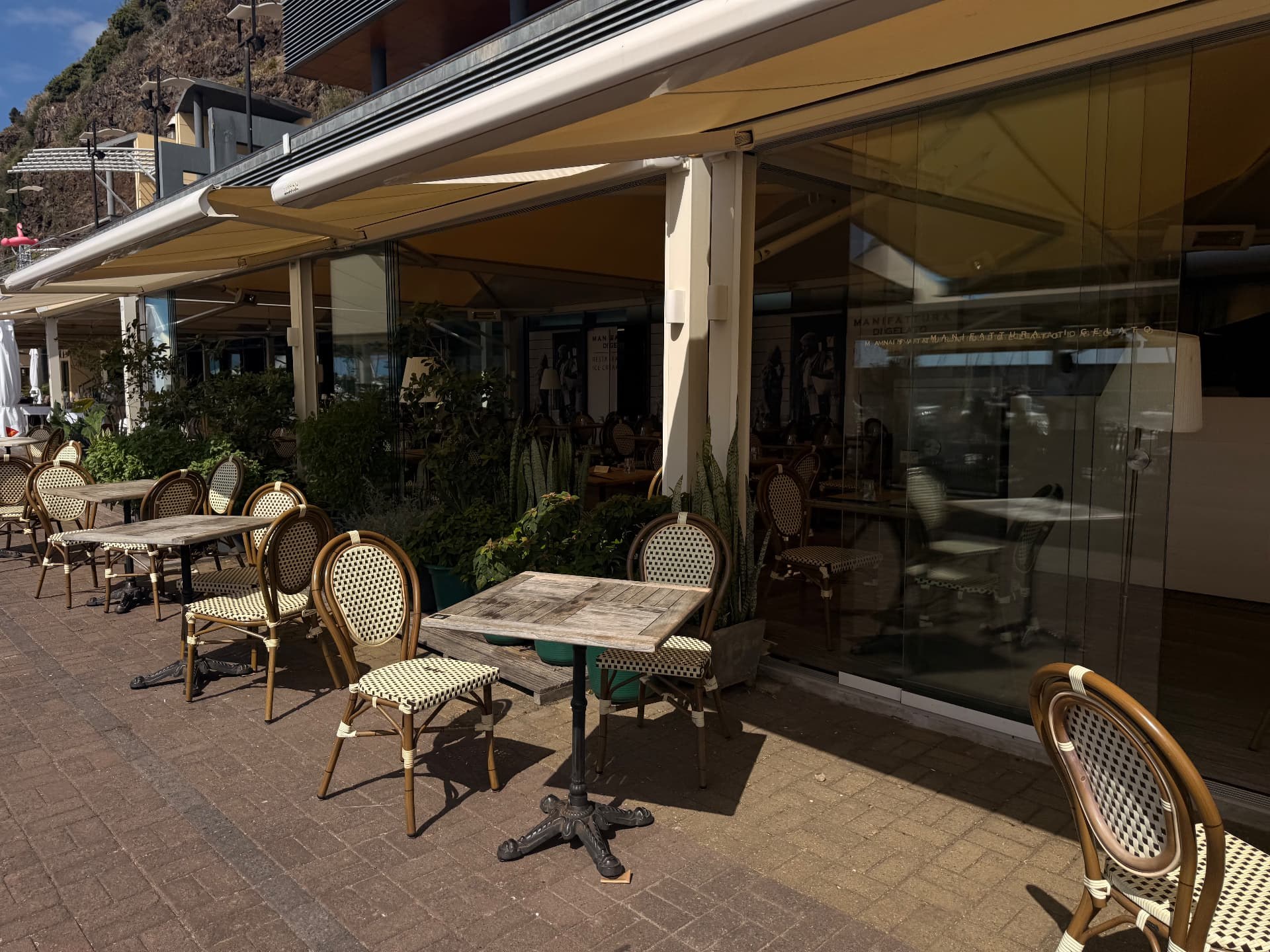 Manifattura di Gelato restaurant frontage and terrace at Calheta marina.