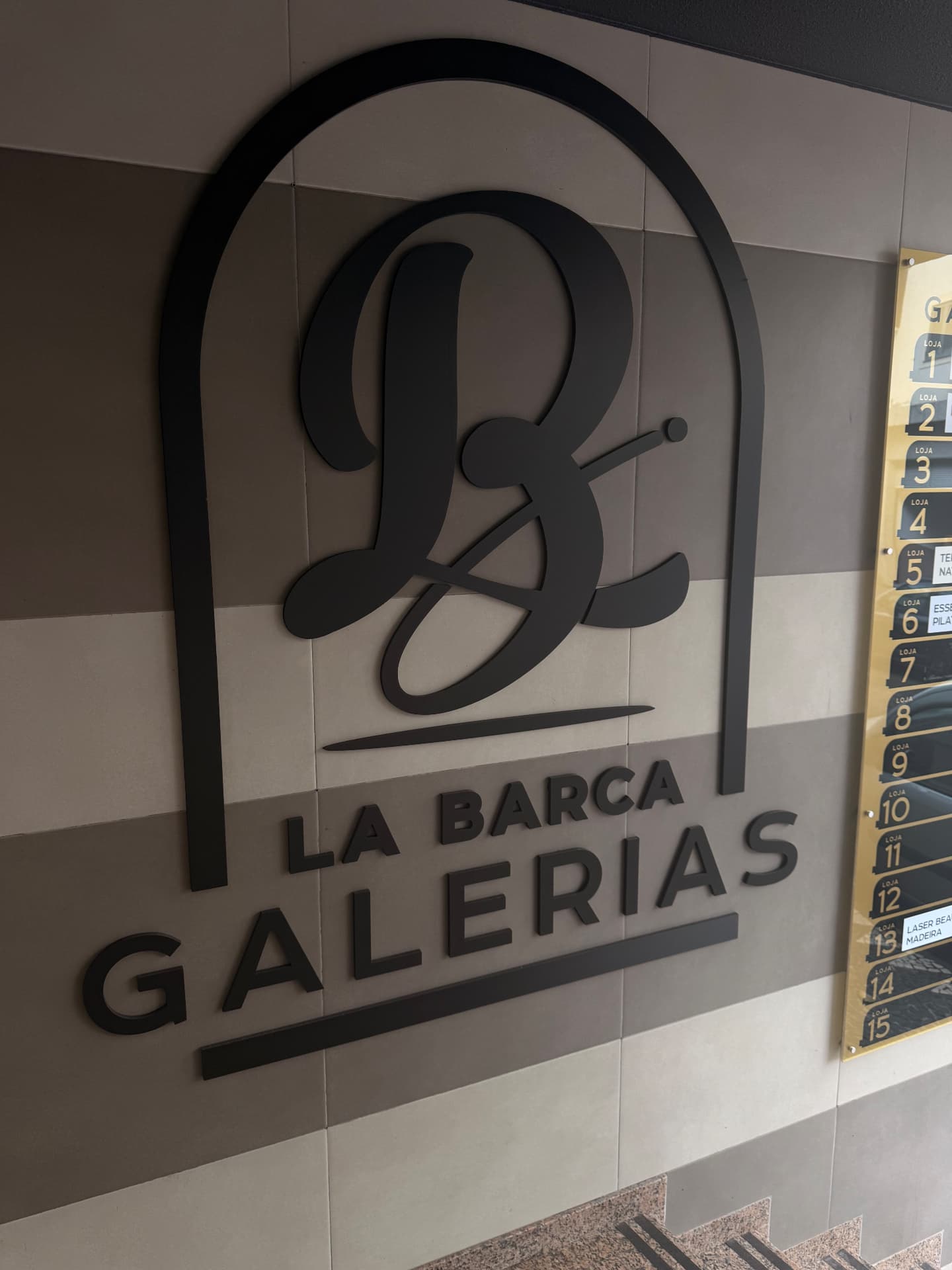 La Barca Galerias sign and unit directory, Machico